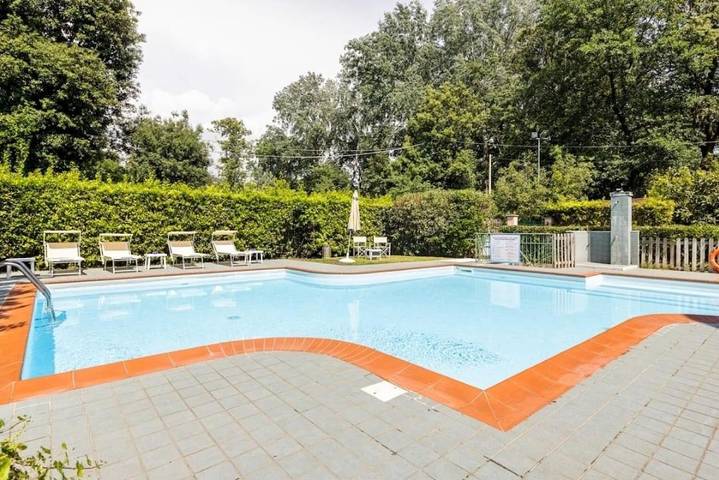Ferienwohnung für 7 Personen, mit Ausblick und Pool sowie Garten, kinderfreundlich