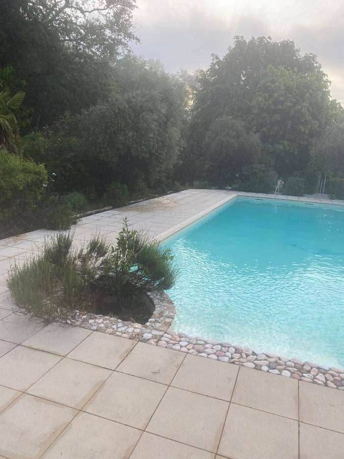 Location de vacances pour 10 personnes, avec Terrasse et Jardin ainsi que Piscine et Vue à Saint-Mariens