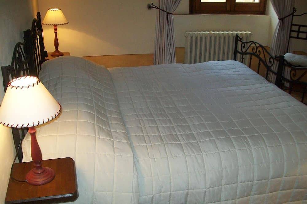Entire apartment, Perugino vacation apartment with garden and pool in Montefalco, Perugia Province