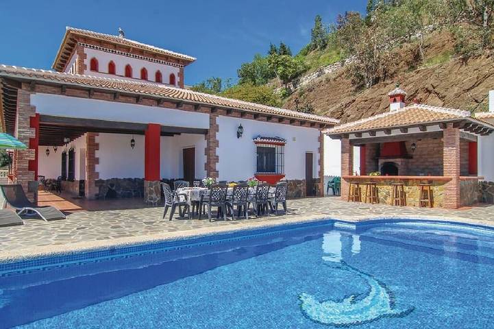 Ferienhaus für 13 Personen, mit Balkon und Whirlpool in Sayalonga