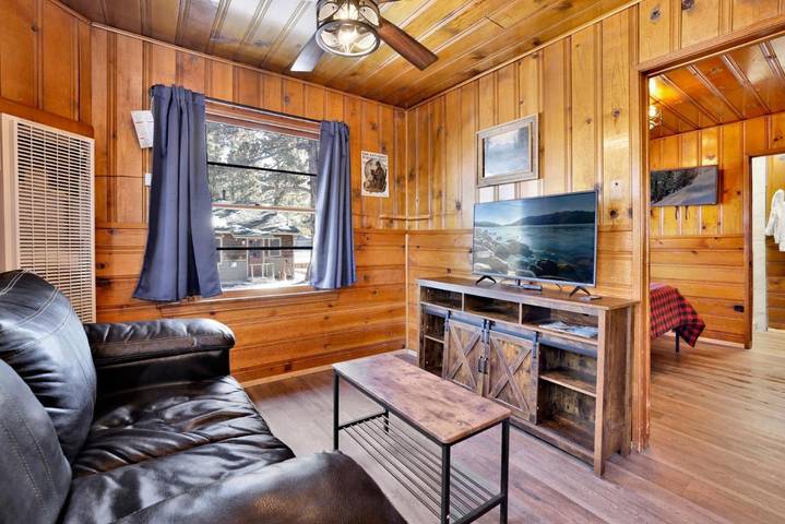Vakantiehuis voor 5 personen, with uitzicht op het meer and zwembad as well as balkon - 1