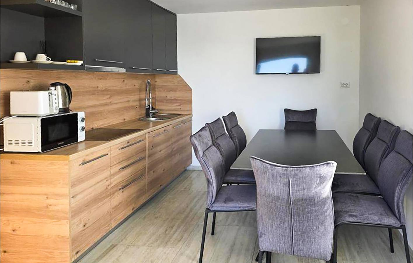 Comfortabel appartement met 1 slaapkamer, zwembad, wifi, parkeergelegenheid en airconditioning in Koprivnica-Krizevci