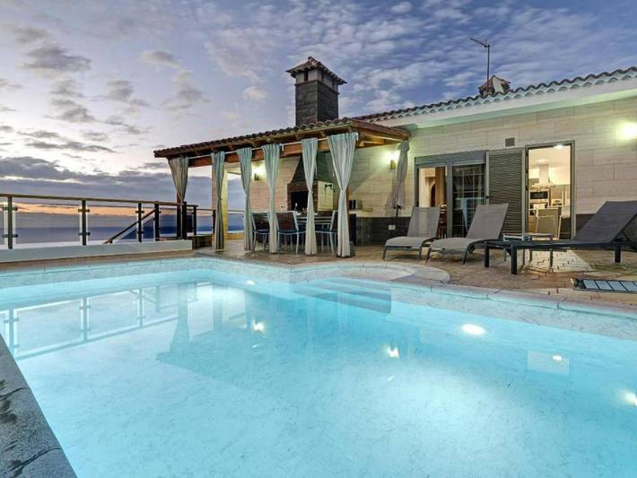 Holiday home for 8 people, with hot tub and garden - 1