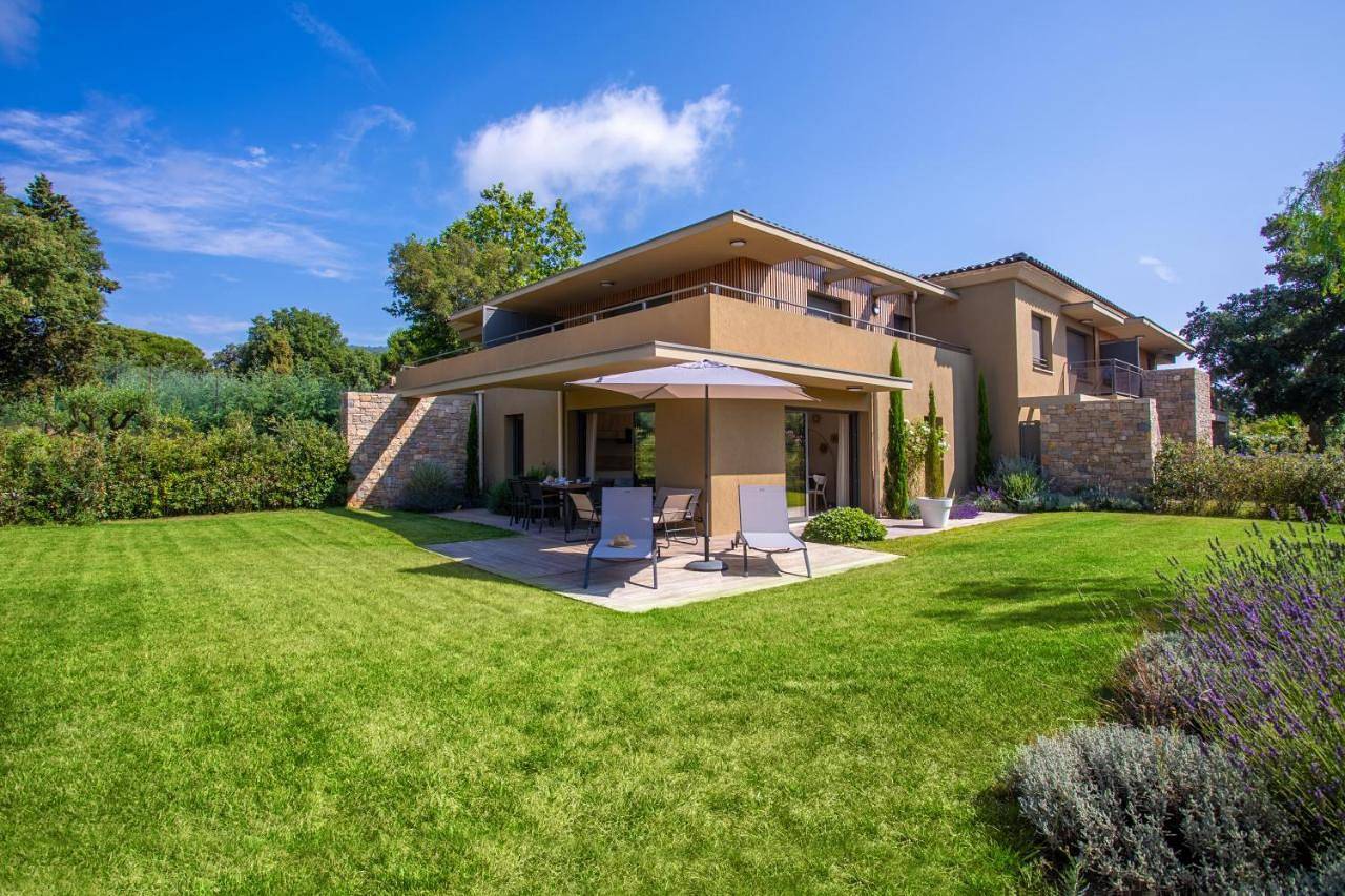 Appartement entier, Two-Bedroom Apartment in Grimaud, Côte méditerranéenne (France)