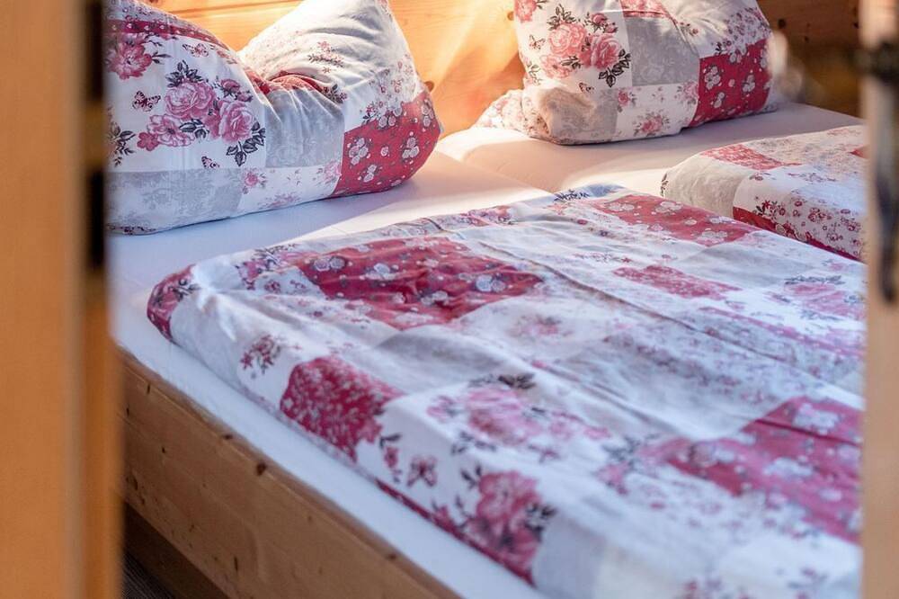 \"Silberdistel\"-Ferienwohnung/1 Schlafraum/Du.,Wc - Braun, Landhaus in Mittenwald, Bayerische Alpen