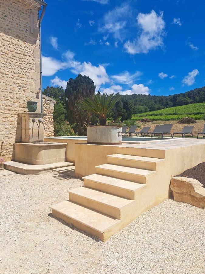 Location de vacances pour 10 personnes, avec jardin ainsi que piscine et vue à Visan - 4