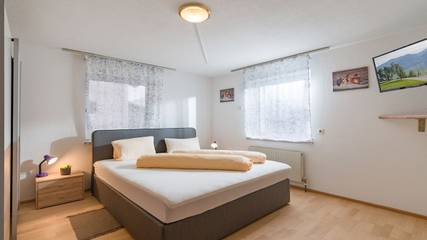 Ferienhaus für 11 Personen in Fügen, Ski-Optimal Hochzillertal, Bild 2