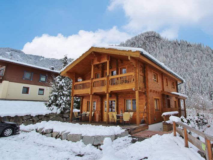 Chalet für 10 Personen, mit Balkon und Whirlpool sowie Terrasse und Garten in Krimml