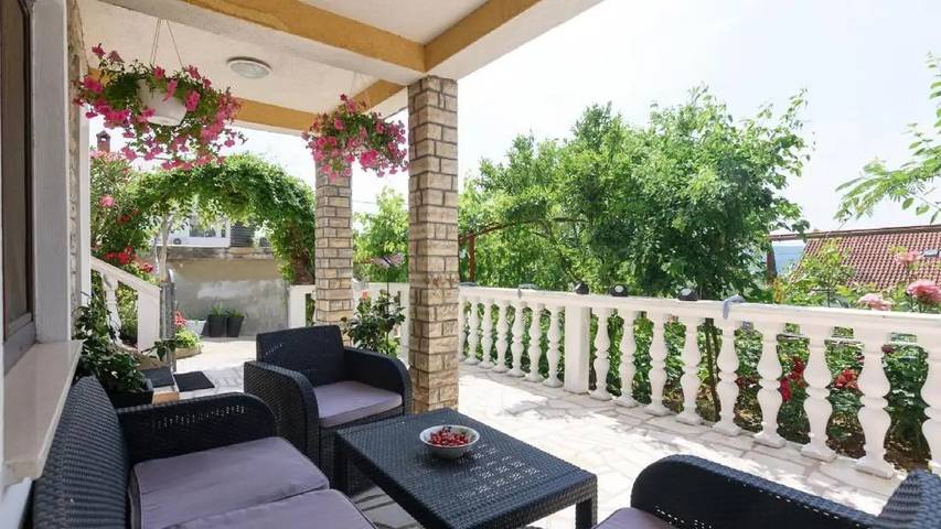 Ferienwohnung für 3 Personen, mit Terrasse und Pool