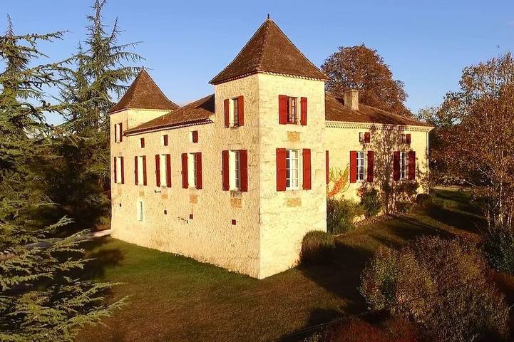 Location de vacances pour 21 personnes, avec Terrasse et Jardin à Bourlens