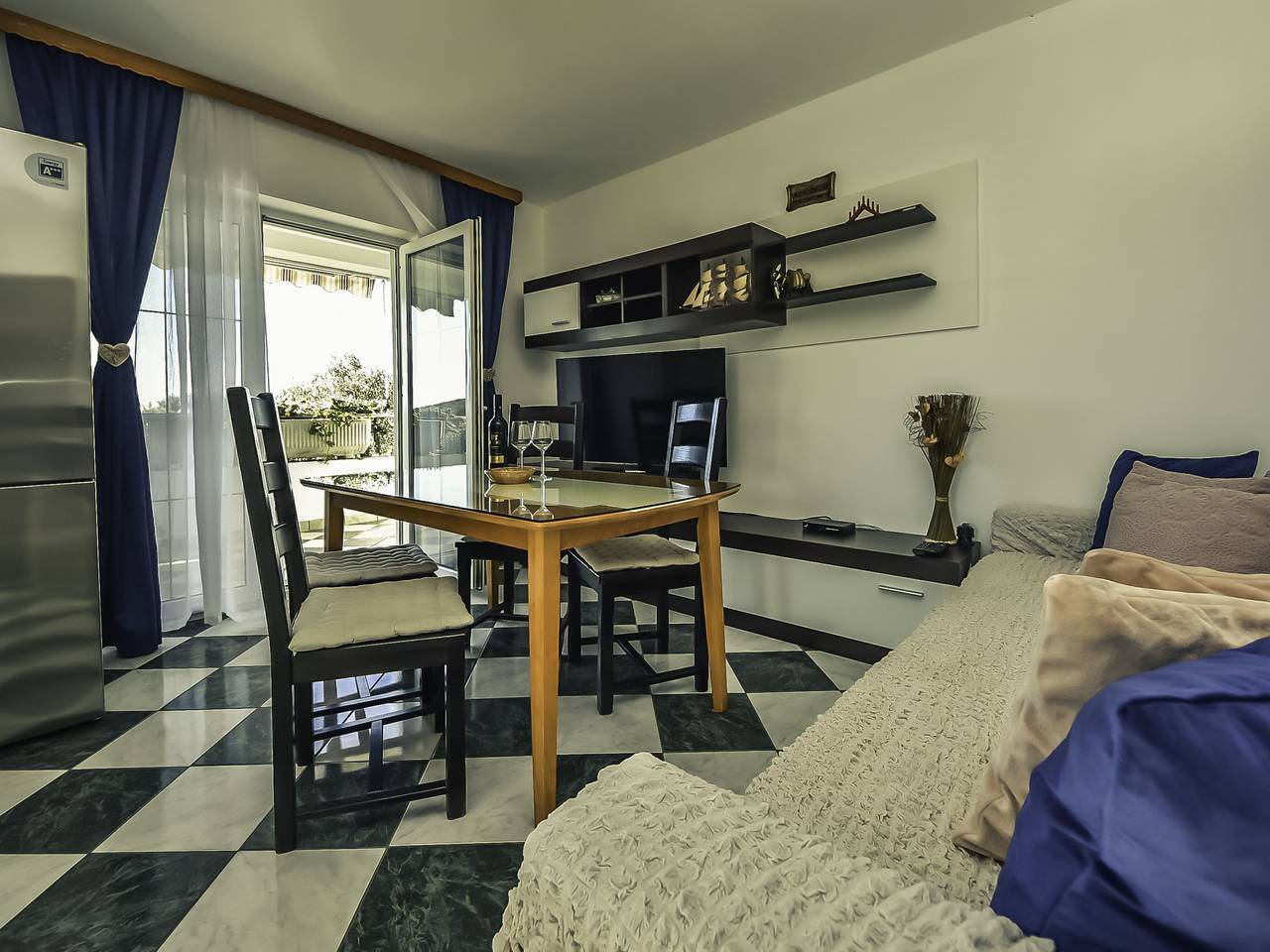 Franka in Kraj, Pasman