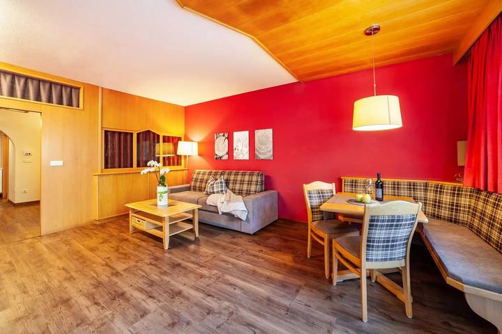 Ganze Wohnung, Ferienwohnung "Alpenhof Lodge Butterblume" mit Bergblick, Pool & Wlan in Saltaus, St. Martin in Passeier
