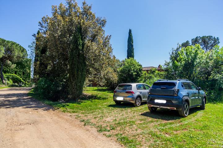 Entire apartment, Apartment 'Scuole Piccole' with Garden in Gavorrano, Grosseto Province