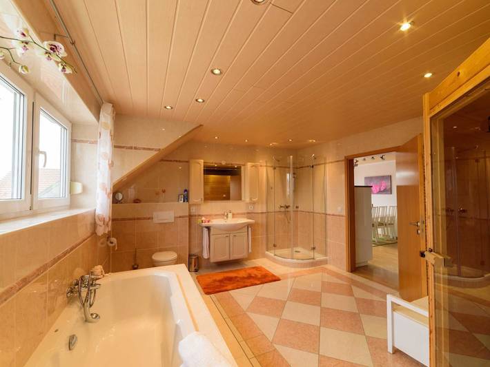 Ferienwohnung für 7 Personen, mit Balkon und Sauna in Herbolzheim