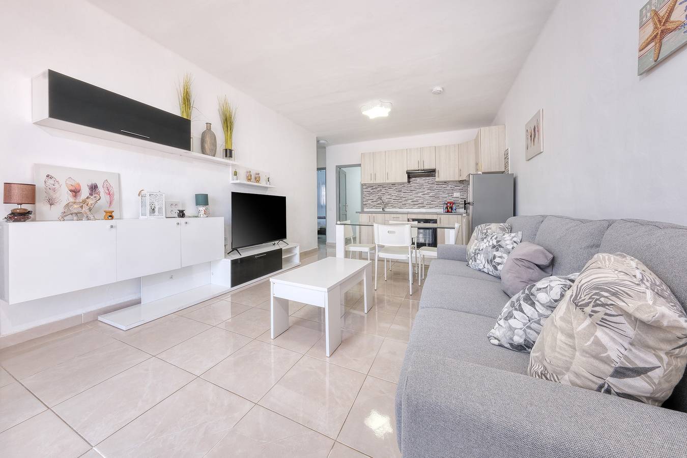 Happy Beach Home in Puerto del Carmen, Tías