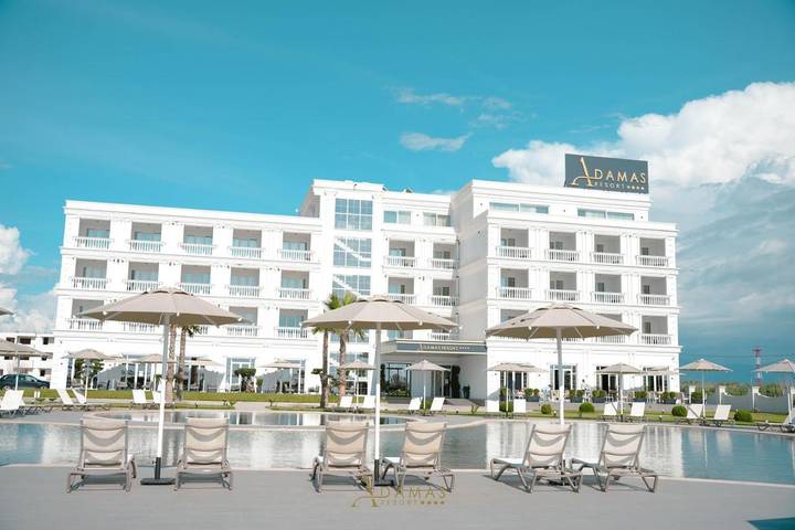 Hôtel pour 3 personnes, avec Terrasse et Jardin ainsi que Bassin pour enfant et Piscine dans Lezhë