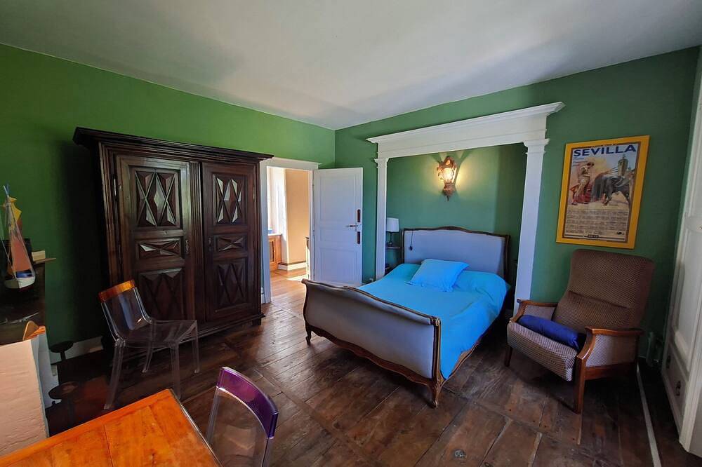 Beautiful 17th century manor house, with park & swimming pool. Ideally located in the Dordogne. in Eyliac, Périgord Blanc