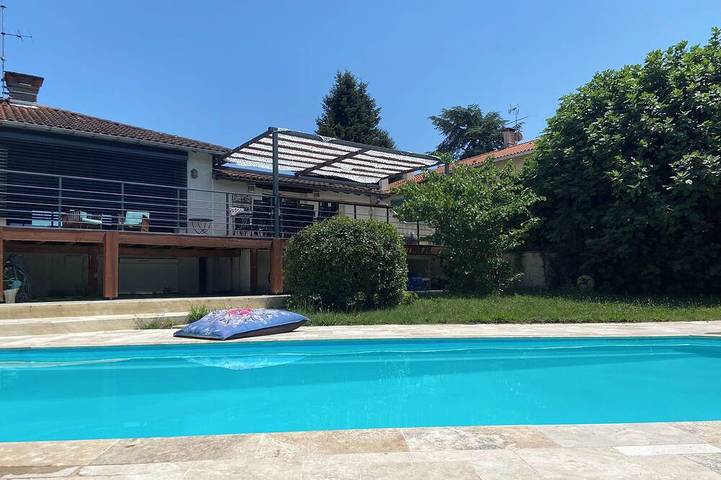 Location de vacances pour 11 personnes, avec piscine à Pompertuzat