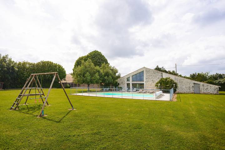Gîte De L'audonnière: casa de vacaciones con piscina privada, terraza y Wi-Fi in Cabariot, Region de Rochefort