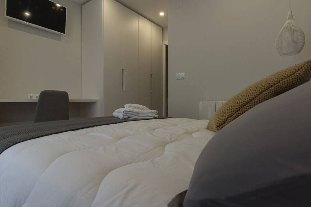 Entire apartment, Beautiful renovated apartment in central Logroño with Wifi in Logroño, La Rioja Province