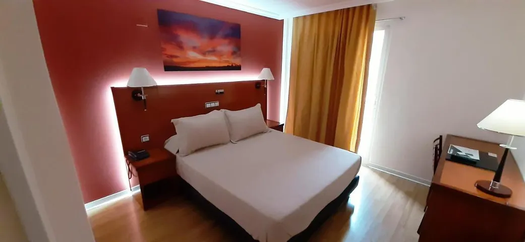 Hotel para 3 personas - 1