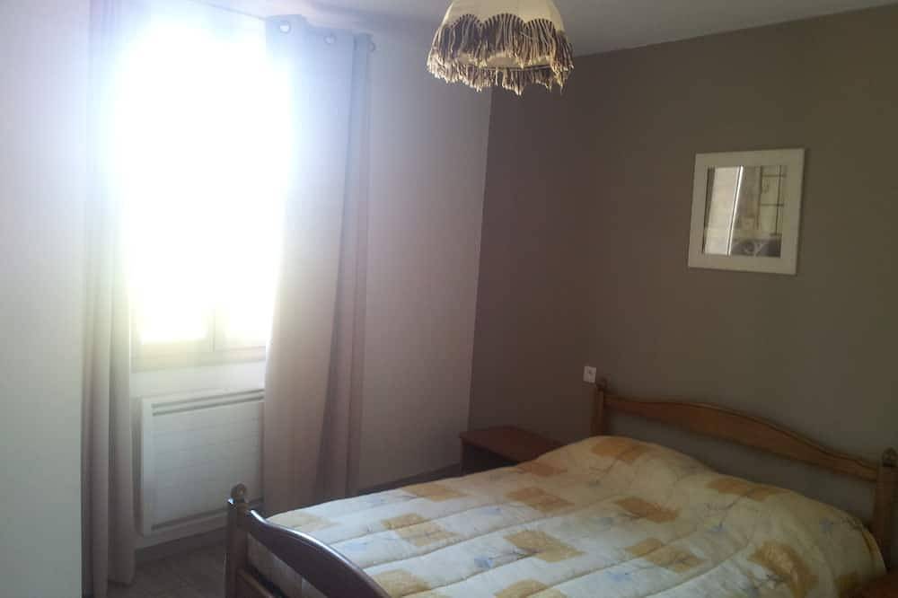 Entire apartment, Accollé an old farmhouse, Apt. 1st fl. (6 pl) renovated pool, sauna, and spa in Maubec, Parc naturel régional du Luberon