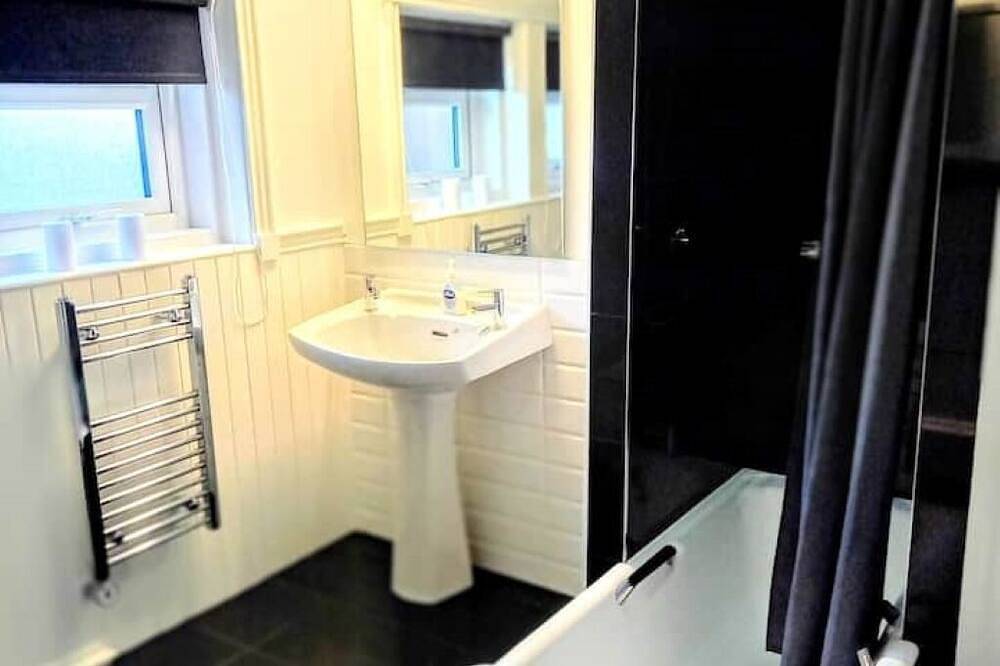 Self Catering apartment (North Wing) St Andrew's House sleeps 6\n\n in Firth Of Clyde