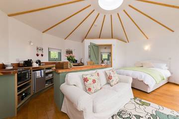 Camping for 2 People in Wootton Bridge, Isle of Wight, Photo 1