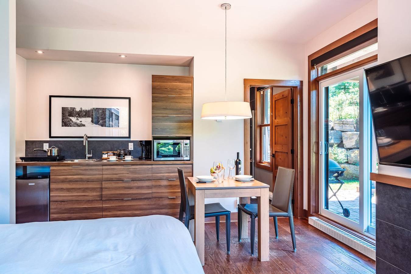 Apartamento entero, Lakefront and Mountain View - Resort Studio in Lac-Supérieur, Quebec