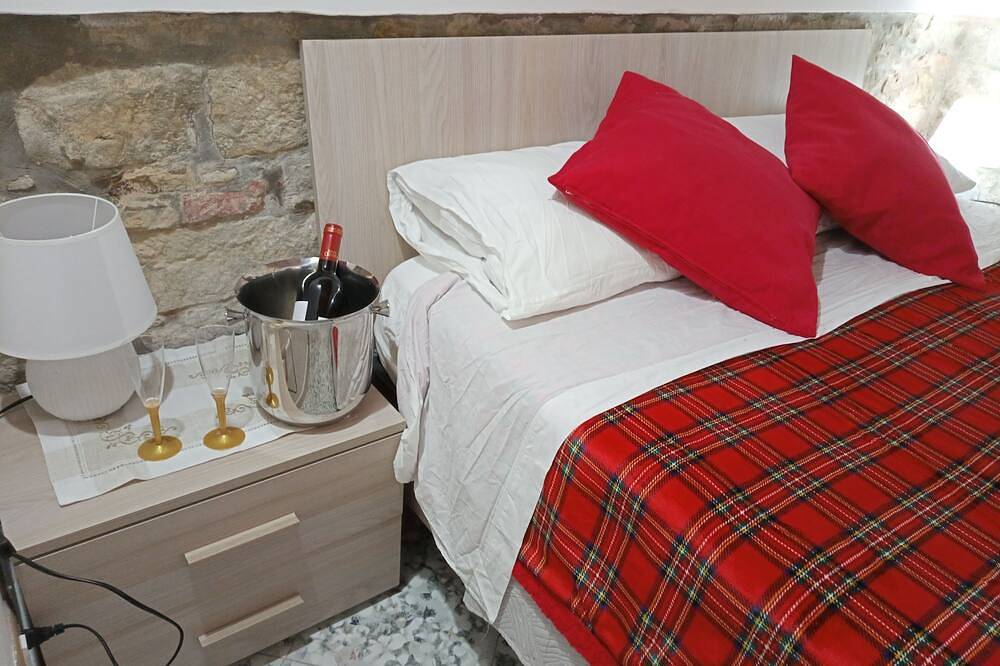 Entire apartment, Le Antiche Volte, suites with fully equipped kitchen in the heart of Agropoli in Agropoli, Cilento