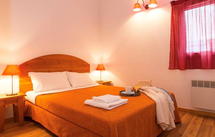 Appartement entier, Appartement de vacances pour 6 personnes avec piscine in Vallon-Pont-d'Arc, Gorges de l’Ardèche