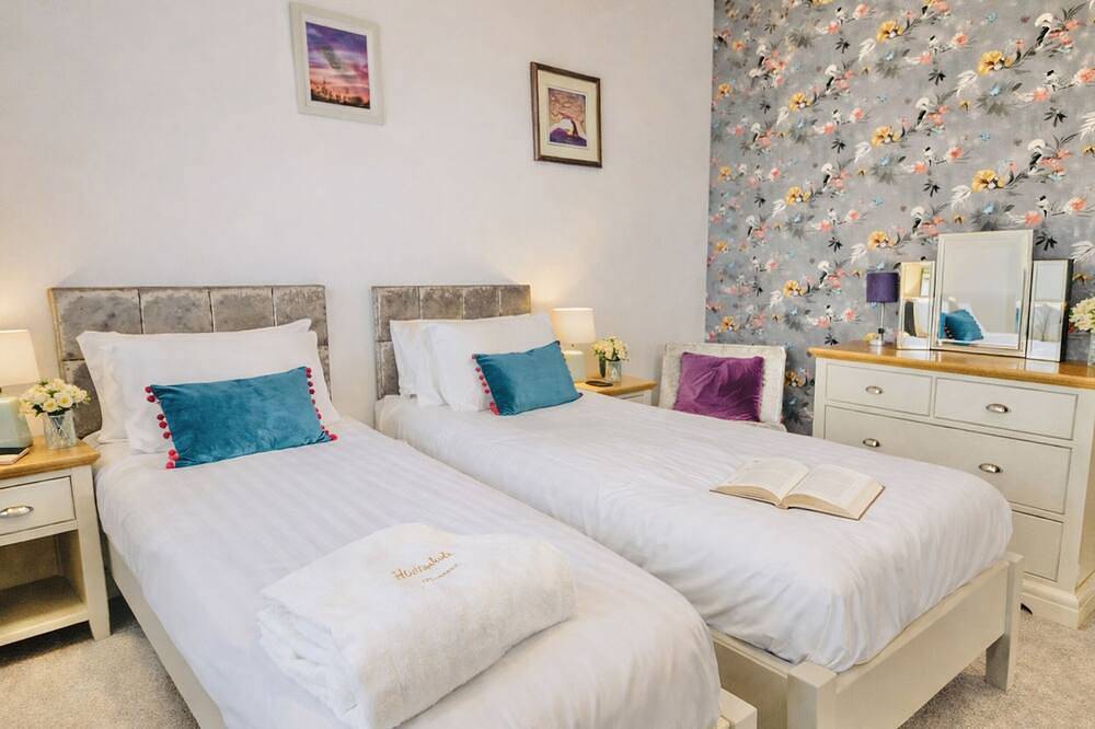 Pastures Barn, pet friendly, character holiday cottage in Leek in Staffordshire