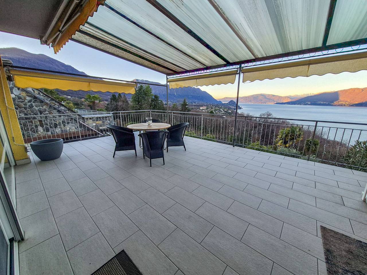 Appartement entier, Parco Belvedere: Grande Terrazza Vista Lago in Bedero, Brezzo di Bedero