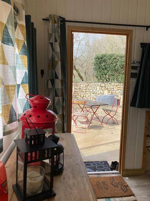 Location de vacances pour 2 personnes, avec Balcon et Terrasse ainsi que Jardin et Vue à Chazelles - 2