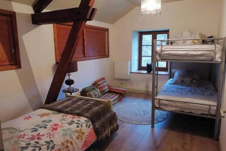 Fée Grenouille Vacation Rental: 2-Bedroom House in Mornay, Charolles und Umgebung