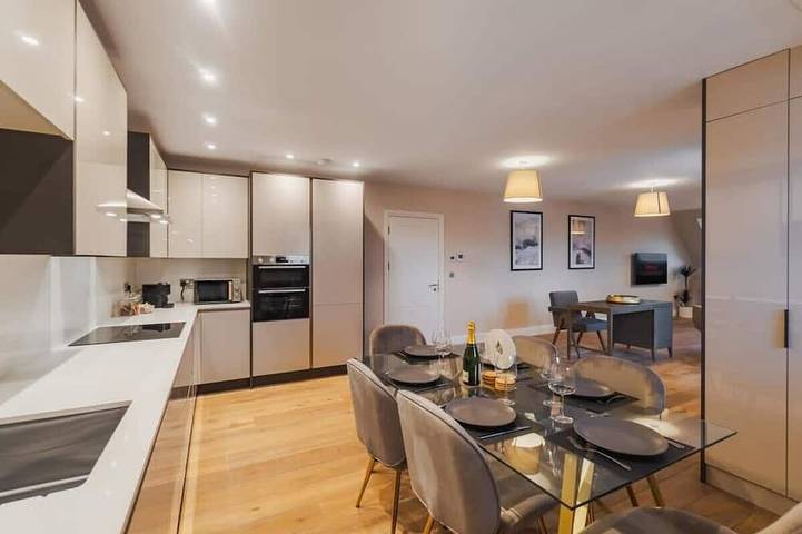 Apartment for 4 people, with garden and balcony in Windsor