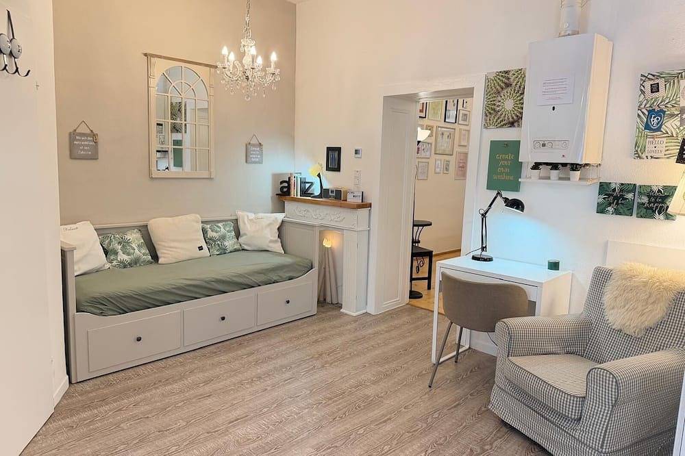 Apartamento entero, Apartment with garden + free parking lot -T1 in Hernals, Viena