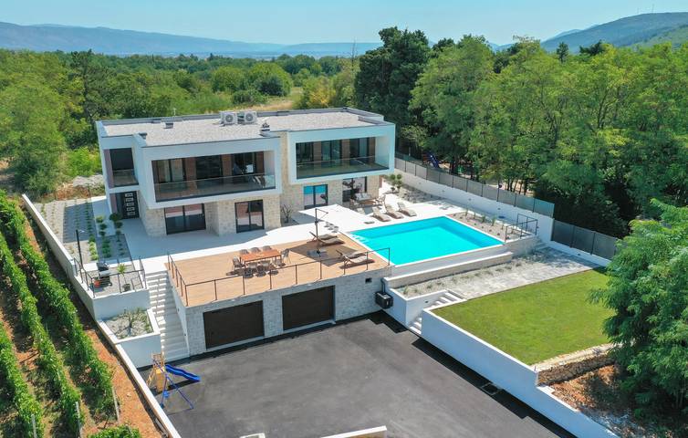 Reizendes Apartment mit einem Schlafzimmer, Pool, Terrasse und WLAN in der Nähe des Flusses Matica in Imotski, Makarska Riviera