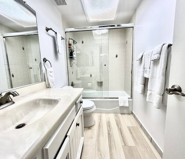 Vacation house for 8 people, with yard, with pets in Ventura