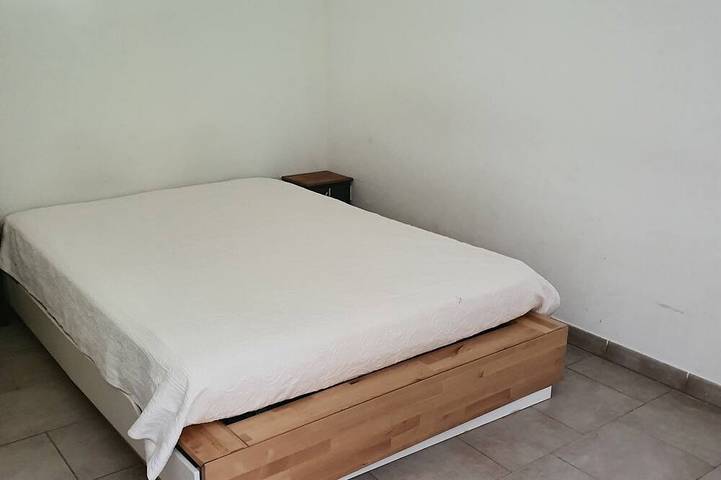 Location de vacances pour 5 personnes, avec piscine ainsi que jardin et terrasse à Saint-Martin-de-Castillon - 2