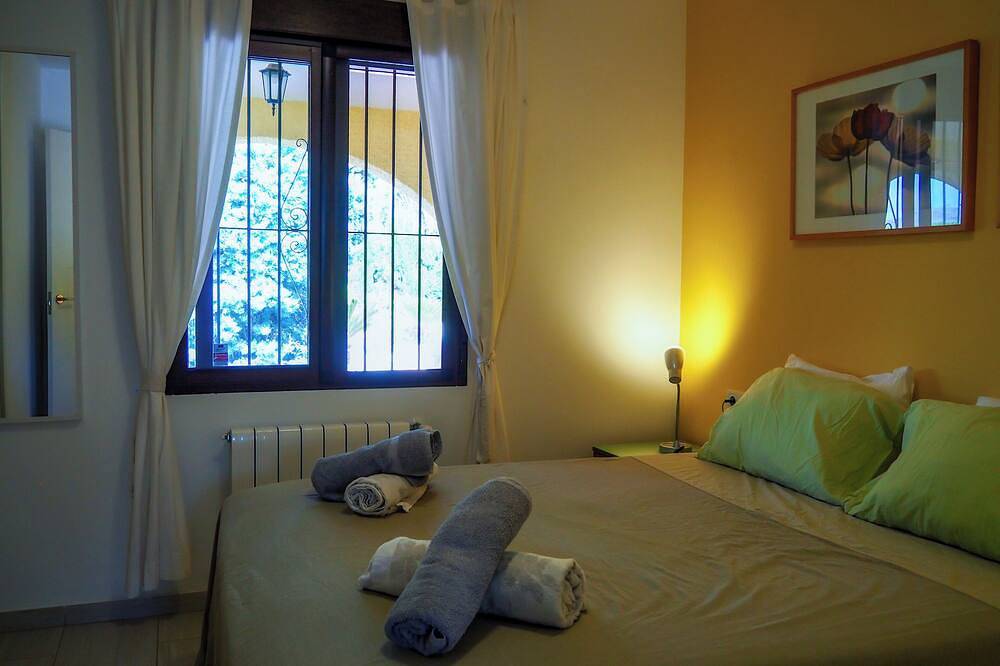 Super Villa Oriola avec piscine privée dans un joli jardin espagnol in El Campello, Costa Blanca