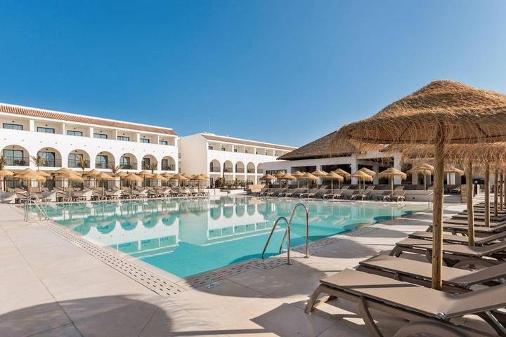 Hotel para 3 personas, con piscina y jardín - 1