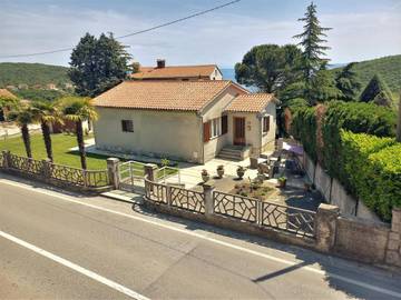 Ferienwohnung für 2 Personen, mit Garten und Ausblick in Labin