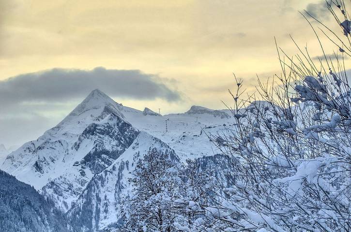 Ganze Wohnung, Modernes Appartement, neben dem Golfplatz mit toller Aussicht, 900m zum Skilift in Zell am See, Pinzgau