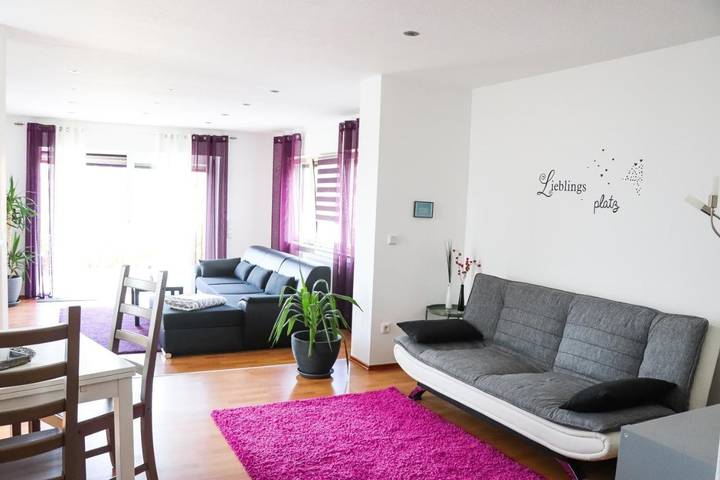 Ferienwohnung für 4 Personen, mit Balkon und Terrasse sowie Ausblick in Kirkel