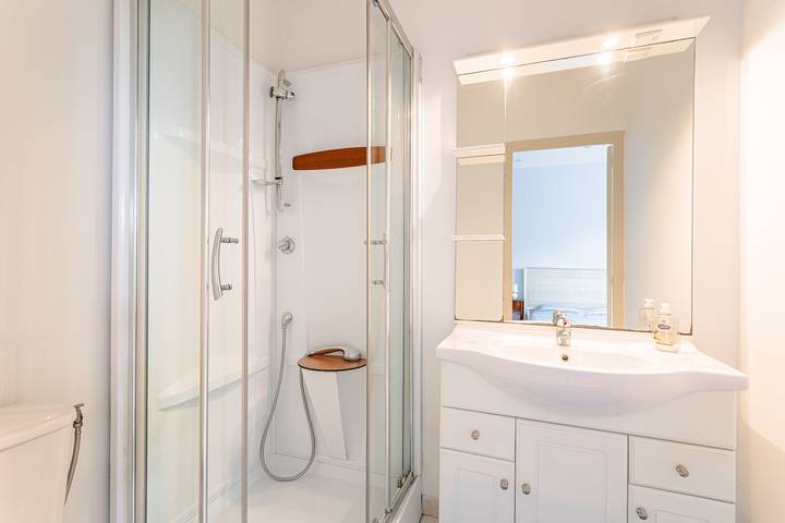 Chambre d'hôtes 'La Brée Les Bains' avec terrasse partagée, jardin partagé et Wi-Fi in La Brée-les-Bains, Côte de Beauté