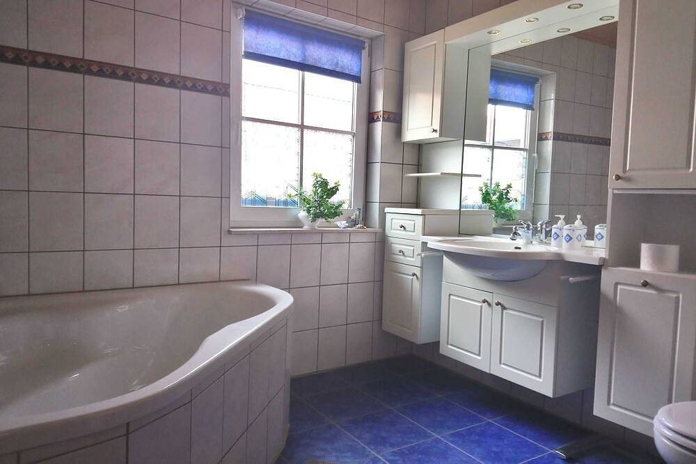 Apartamento entero, Tetjes Horstel - Ferienwohnung mit Balkon - Tetjes Horstel - Ferienwohnung in Teterow, Lagos de Mecklenburg