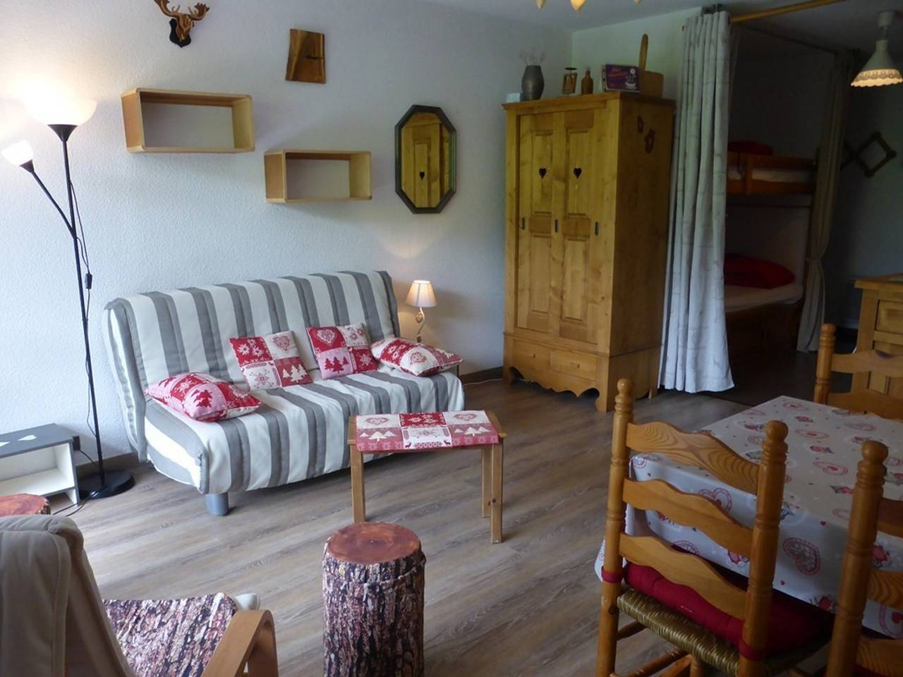 Studio entier, Charmant Studio 2/4 pers à 200m des pistes, balcon sud, animaux admis in Beaufort (Rhône-Alpes), Région d'Albertville