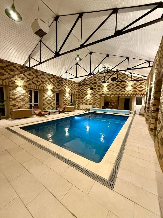 Maison de vacances pour 30 personnes, avec Jacuzzi et Terrasse ainsi que Jardin et Piscine