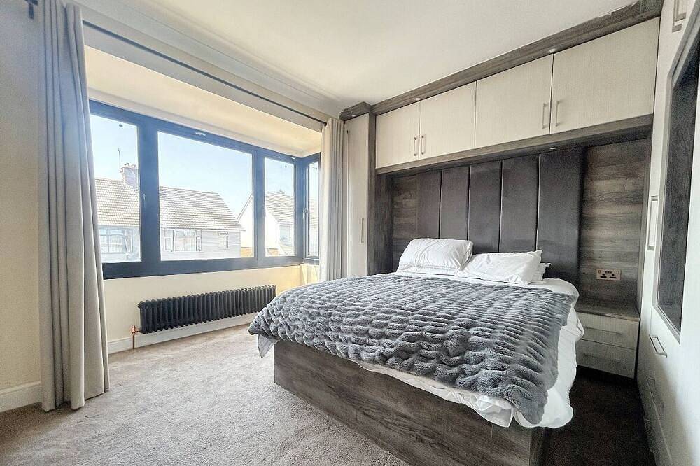 Elegant family home, 2x jacuzzi corner baths, Contract Workers and Nhs Welcome. in Luton, Chiltern Hills